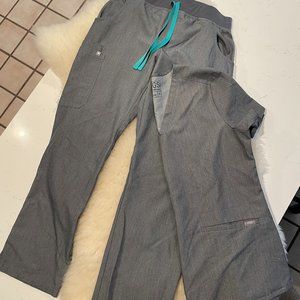 FIGS Scrubs in Graphite s/m